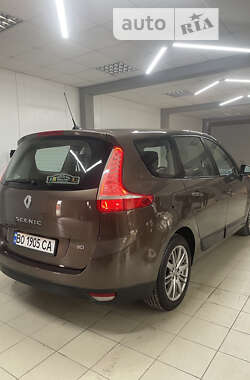 Минивэн Renault Scenic 2010 в 