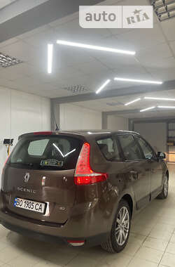 Минивэн Renault Scenic 2010 в 