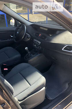 Минивэн Renault Scenic 2010 в 