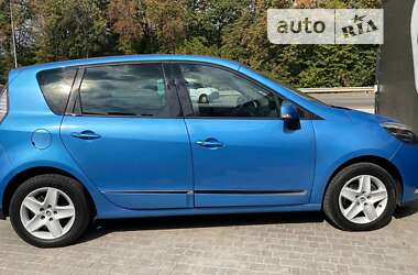 Минивэн Renault Scenic 2015 в 