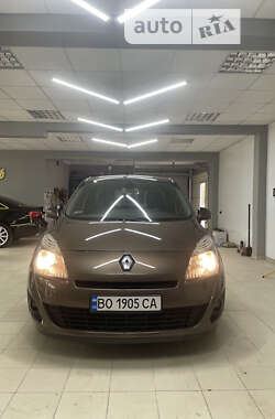 Минивэн Renault Scenic 2010 в 
