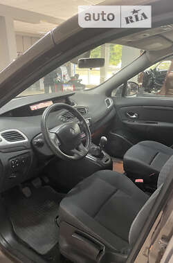 Минивэн Renault Scenic 2010 в 