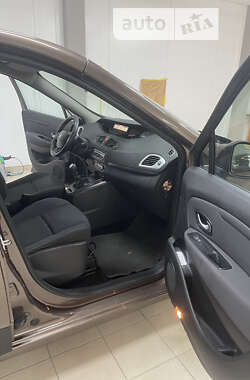 Минивэн Renault Scenic 2010 в 