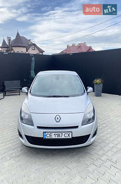 Минивэн Renault Scenic 2010 в 