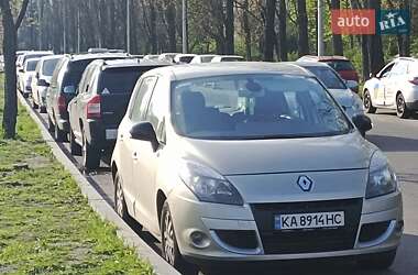 Минивэн Renault Scenic 2011 в 