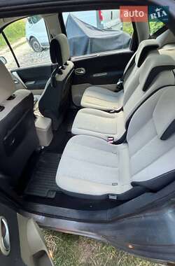 Минивэн Renault Scenic 2009 в 