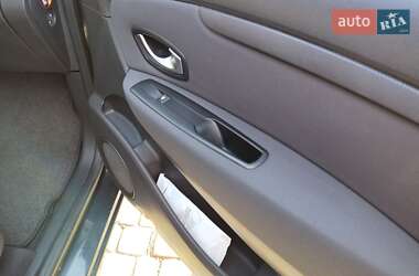 Минивэн Renault Scenic 2010 в 