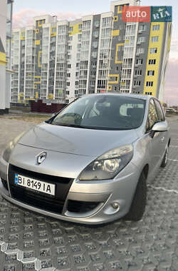 Минивэн Renault Scenic 2011 в 