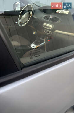 Минивэн Renault Scenic 2011 в 