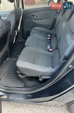 Минивэн Renault Scenic 2011 в 