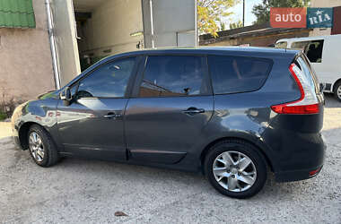 Минивэн Renault Scenic 2011 в 