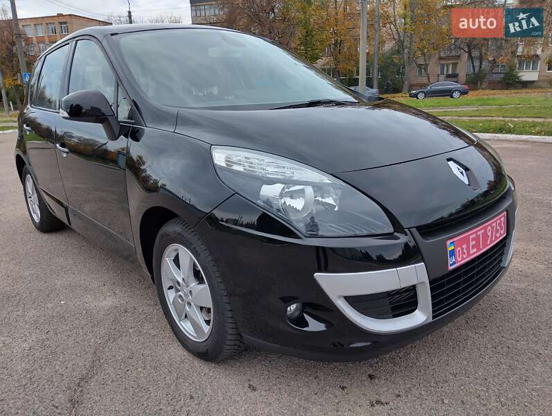 Минивэн Renault Scenic 2011 в 