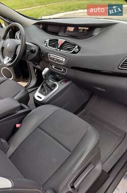 Минивэн Renault Scenic 2011 в 