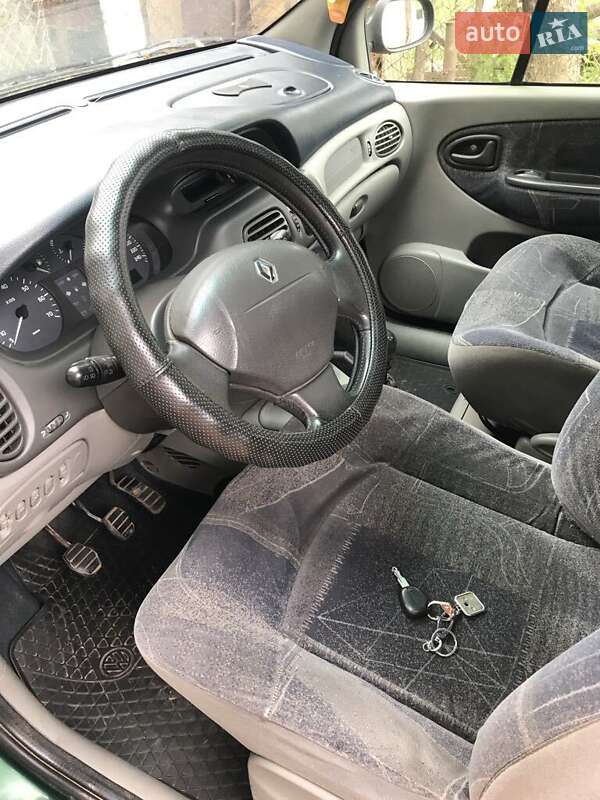 Мінівен Renault Scenic 2001 в Ужгороді