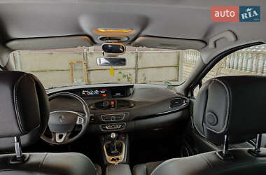 Минивэн Renault Scenic 2011 в 