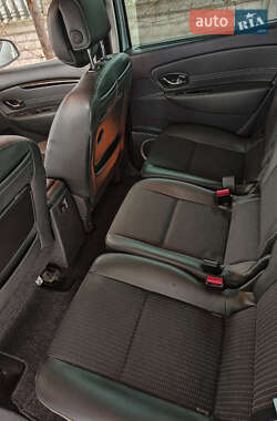 Минивэн Renault Scenic 2011 в 