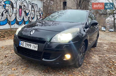 Минивэн Renault Scenic 2010 в 
