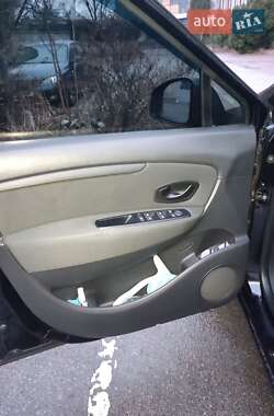 Мінівен Renault Scenic 2011 в 