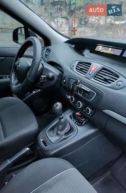Мінівен Renault Scenic 2011 в 