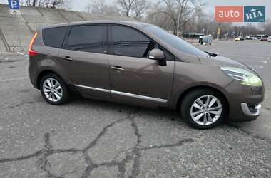 Минивэн Renault Scenic 2012 в 