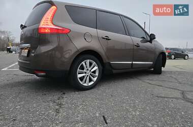 Минивэн Renault Scenic 2012 в 