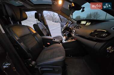 Минивэн Renault Scenic 2012 в 