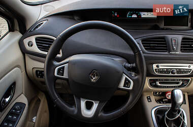Минивэн Renault Scenic 2011 в 