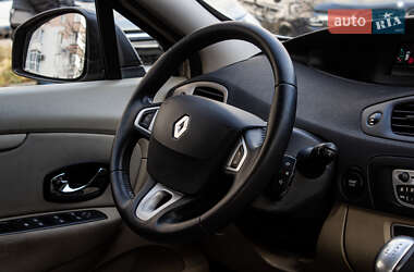 Минивэн Renault Scenic 2011 в 