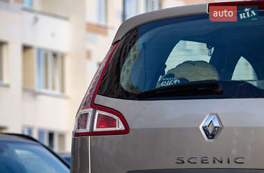Минивэн Renault Scenic 2011 в 
