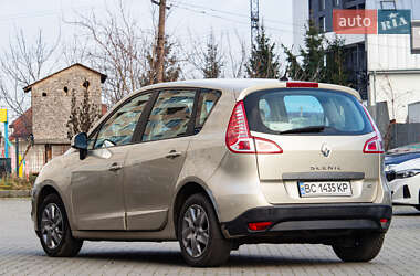 Минивэн Renault Scenic 2011 в 