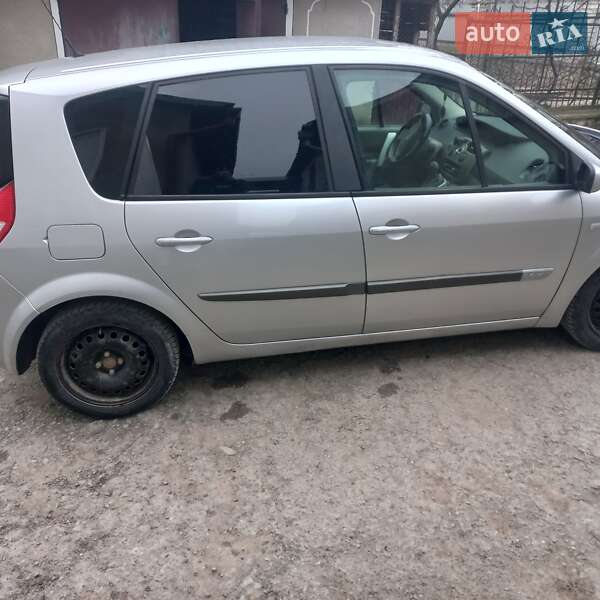 Минивэн Renault Scenic 2005 в Зборове