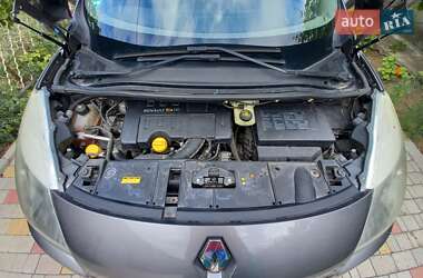 Минивэн Renault Scenic 2009 в 