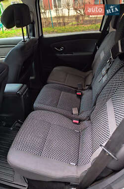 Минивэн Renault Scenic 2011 в 