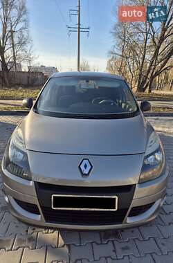 Минивэн Renault Scenic 2009 в 