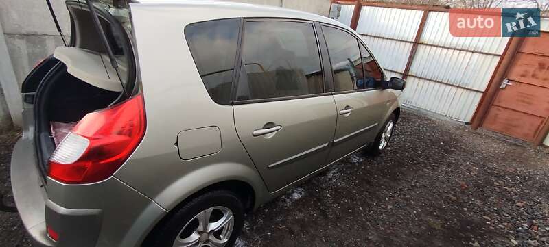 Минивэн Renault Scenic 2006 в Дергачах