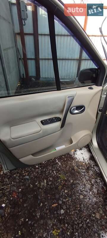 Минивэн Renault Scenic 2006 в Дергачах