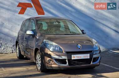 Минивэн Renault Scenic 2010 в 