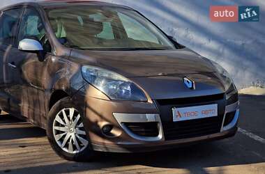 Минивэн Renault Scenic 2010 в 