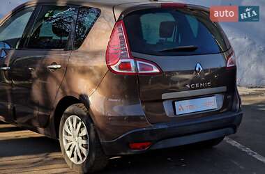Минивэн Renault Scenic 2010 в 