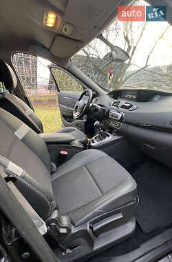 Минивэн Renault Scenic 2013 в 