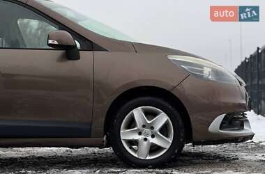 Минивэн Renault Scenic 2013 в 