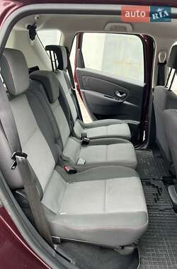 Минивэн Renault Scenic 2013 в 