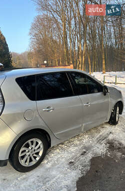 Минивэн Renault Scenic 2012 в 