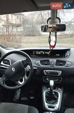 Минивэн Renault Scenic 2013 в 