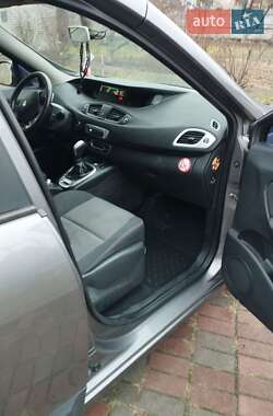 Минивэн Renault Scenic 2013 в 