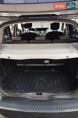 Минивэн Renault Scenic 2013 в 