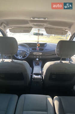Минивэн Renault Scenic 2010 в 