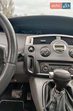 Минивэн Renault Scenic 2005 в 