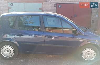 Минивэн Renault Scenic 2004 в 