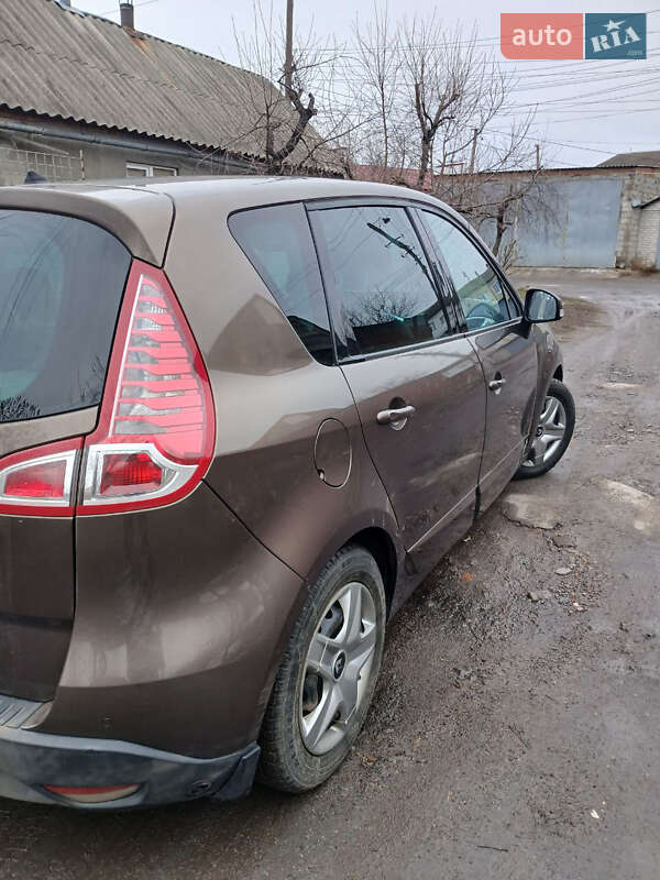 Минивэн Renault Scenic 2010 в Золочеве